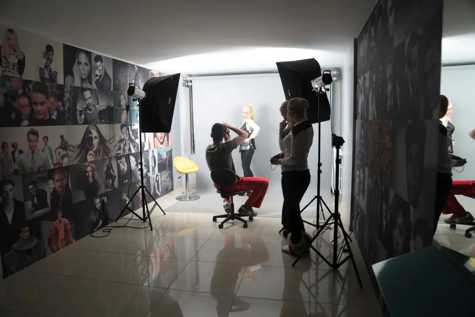 Ajansımızın fotoğraf stüdyosu